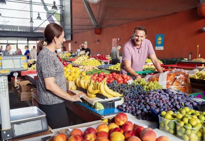 Kako je poznati glumac pokupovao svu robu sa štanda za samo pet minuta